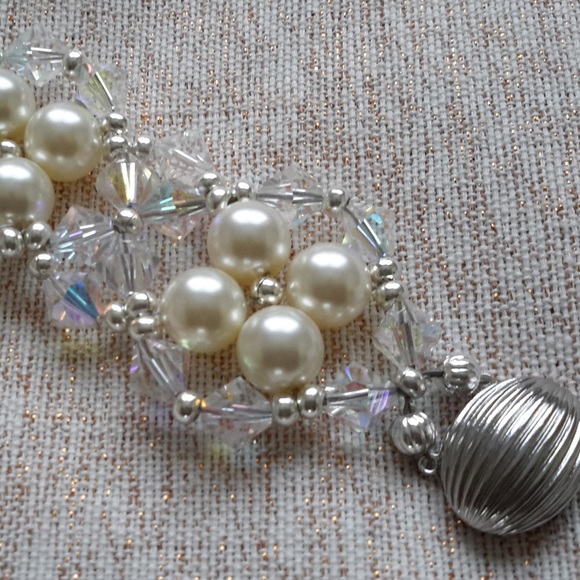 NWT Swarovski Crystal Pearls Bracelet - Picture 4 of 8